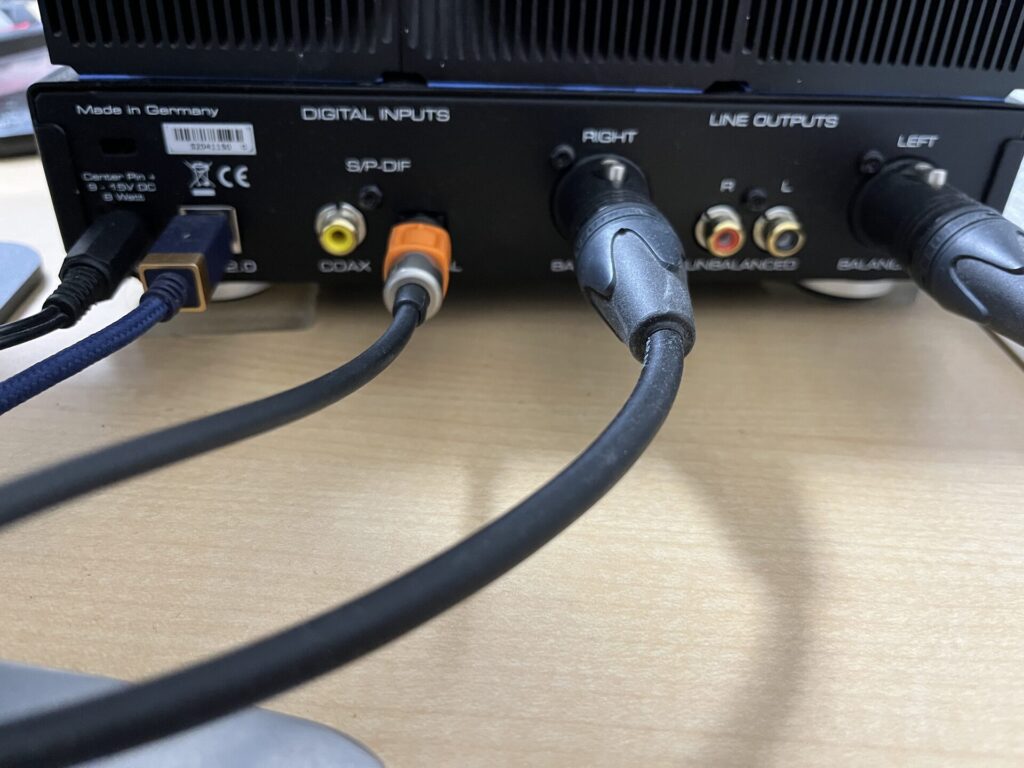USB DACまわりの配線。USB入力と光入力に分けている
